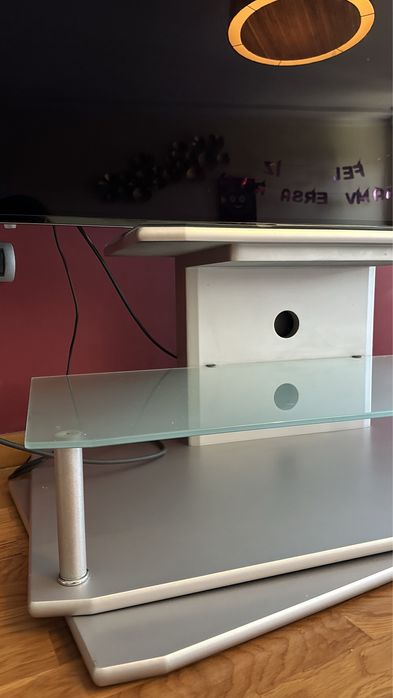 Base de TV rotativa cinza em vidro