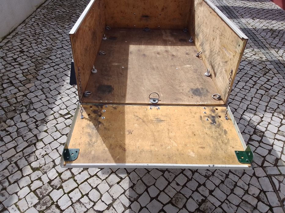 Vendo reboque em excelente estado