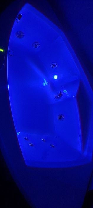 wanna z hydromasażem  diamante 150x150 poolspa system platinium