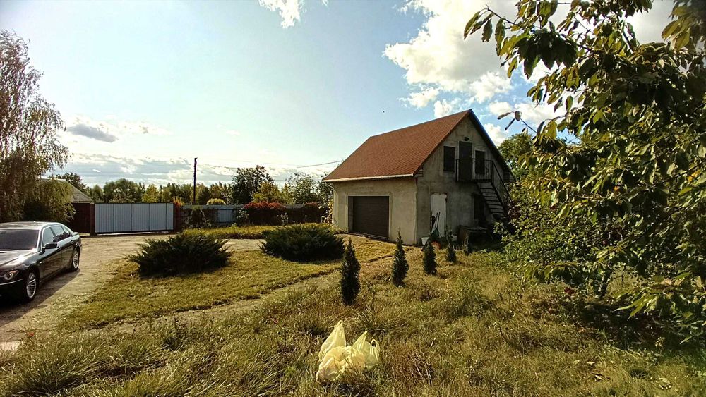 Добротній,жилий будинок біля лісу та недалеко від озера.с.Завалівка