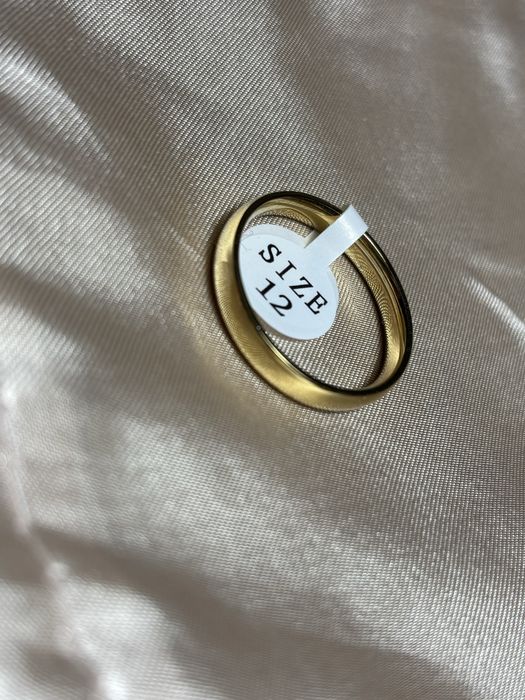 Nowa zlota obraczka ze stali chirurgicznej