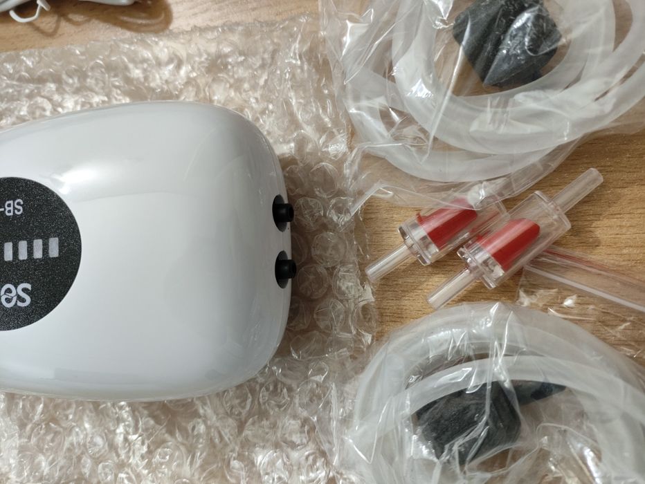 Портативний повітряний насос SOBO SB-228 (акваріумний, акумуляторний,