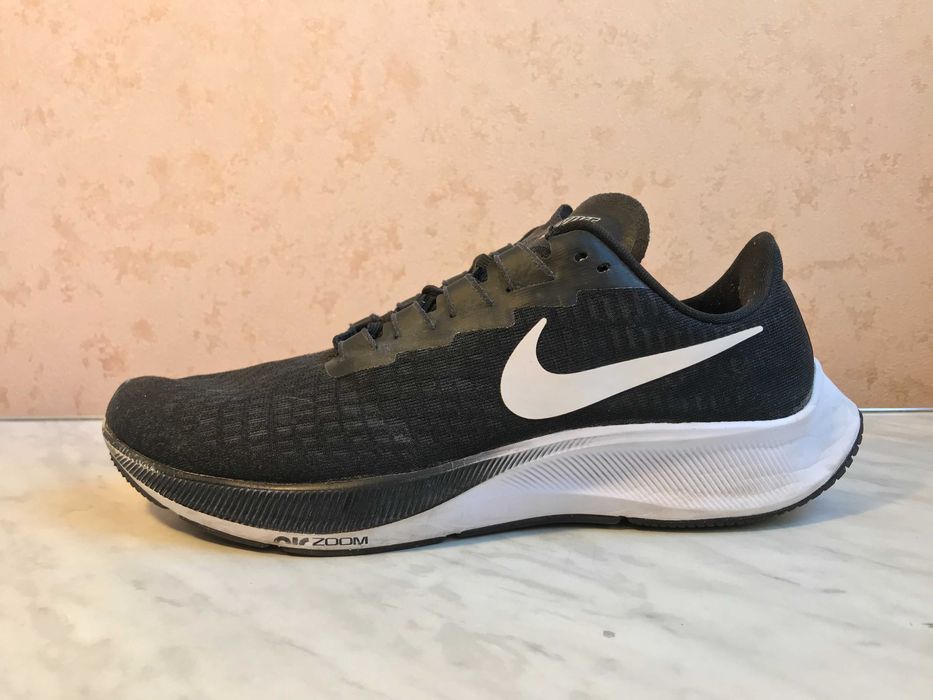 Бігові кросівки NIKE Air Zoom Pegasus 37 розмір: 9.5 US/41 EUR/26.5 см