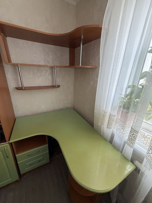Стіл компʼютерний