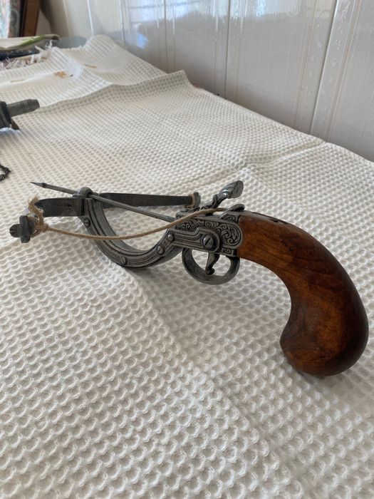 Arma decorativa - Besta