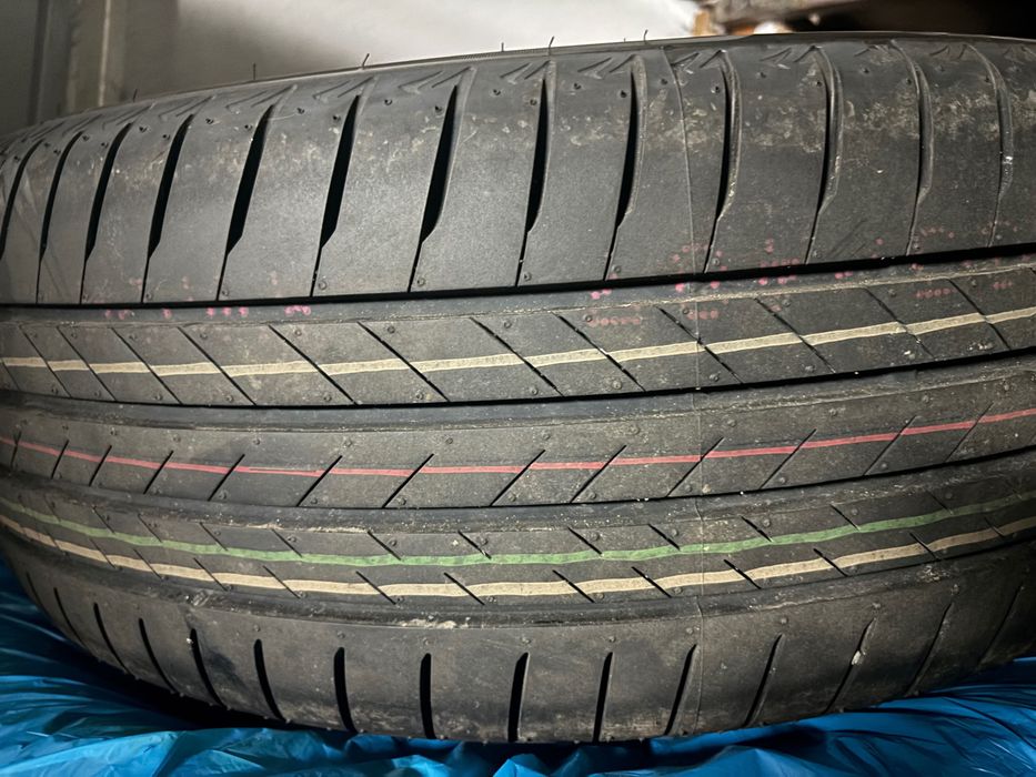 Opony 235/55/  19 Nowe