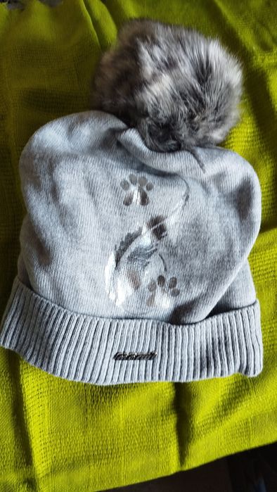 Nowa Czapka z pomponem