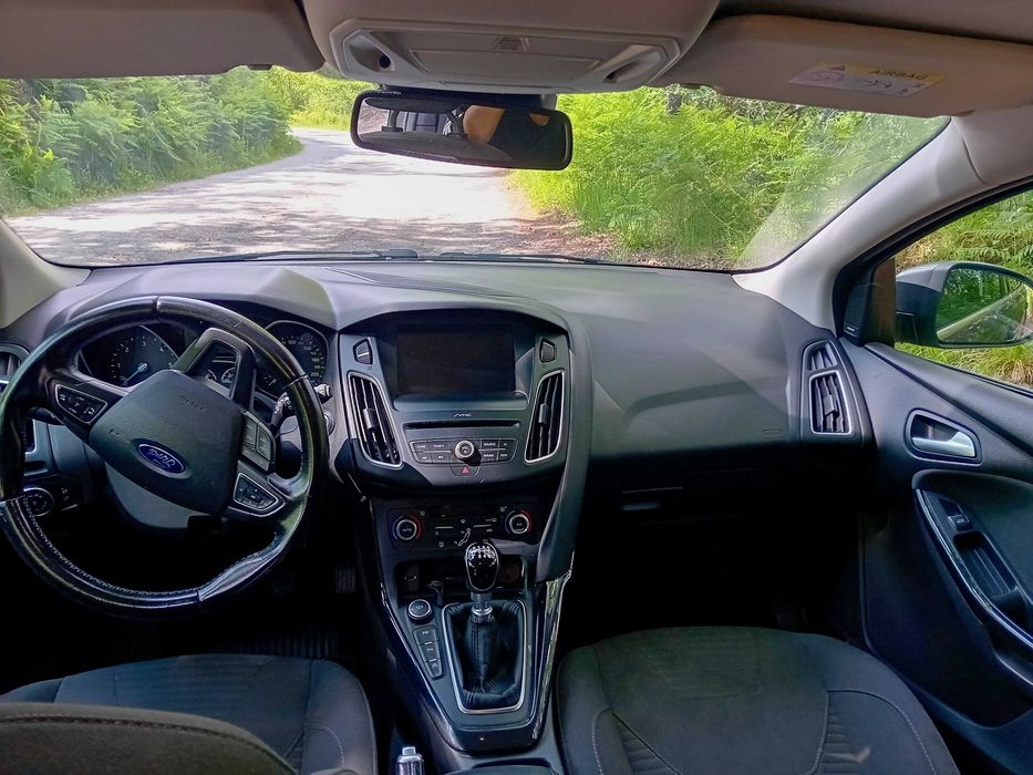 Ford focus titanium em excelente estado