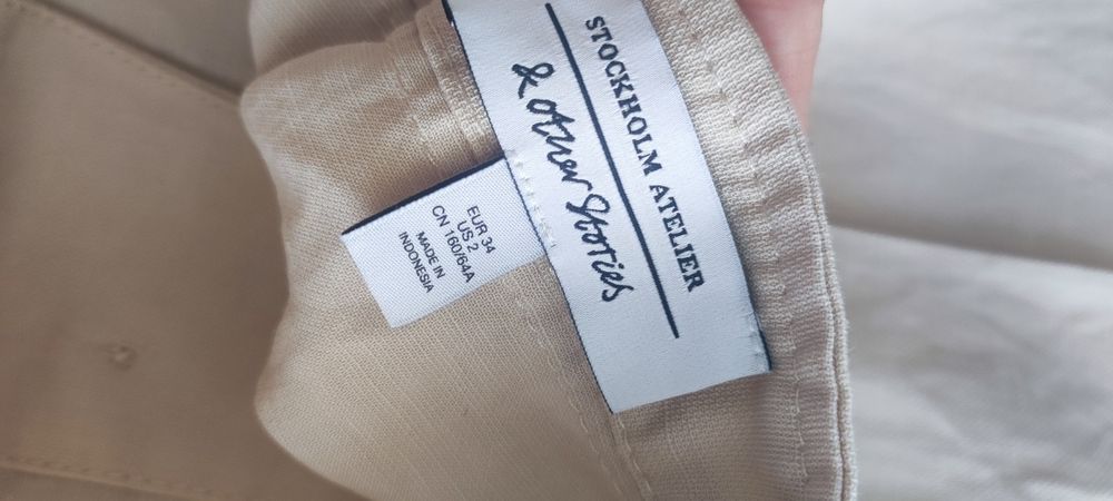 Jasna krótka spódniczka