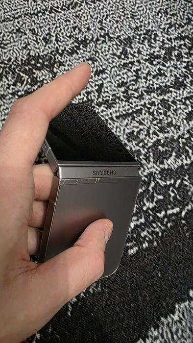 Samsung Galaxy Z Flip 6