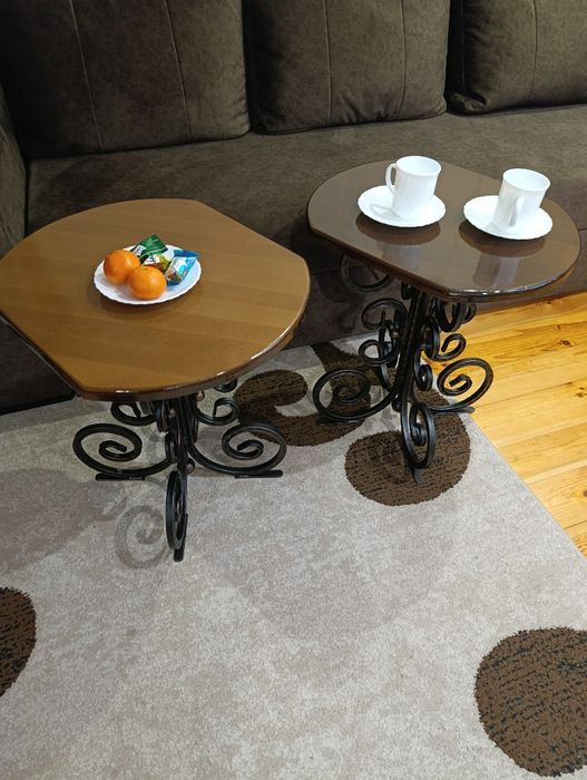 Приліжковий столик