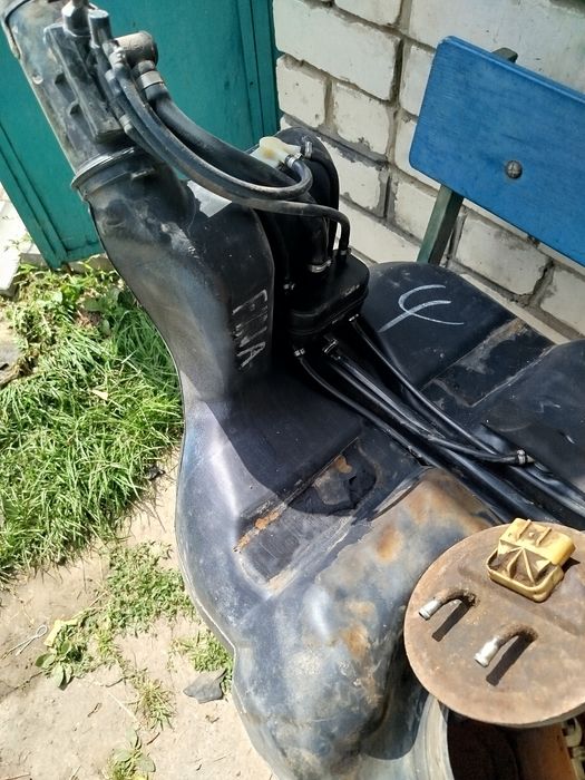 Продам топливный бак