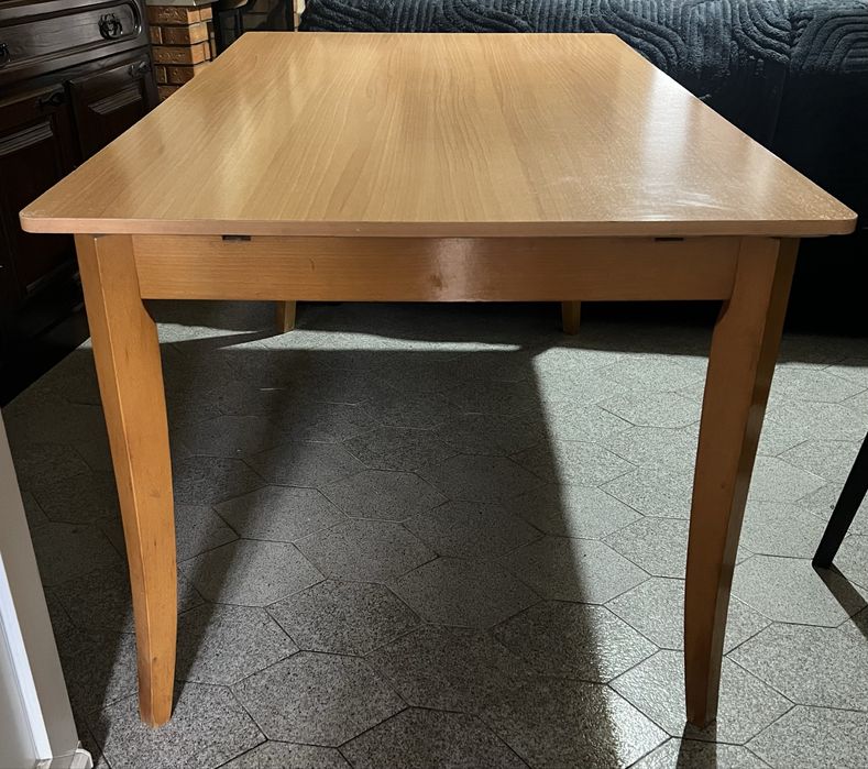 Mesa de Jantar Extensível (150cm a 235cm)