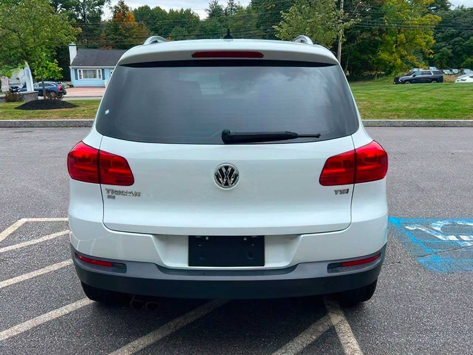 Volkswagen Tiguan      2016