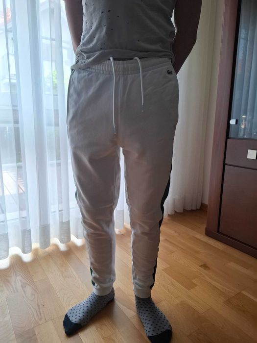 Spodnie joggery lacoste
