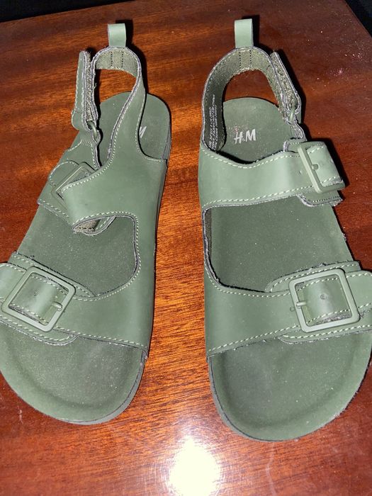Sandalias de menino verdes novas 32