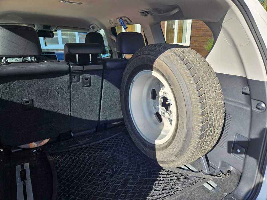 Кріплення запаски в багажник Land Cruiser 100 120 150 200 GX470 460