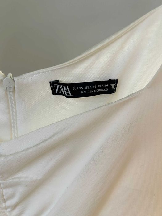 Zara biała mini sukienka marszczona z rękawem