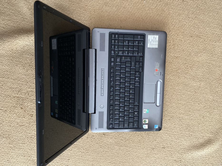 Portátil Toshiba antigo – para peças