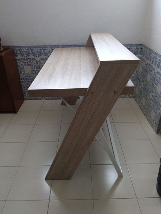 Secretária Homa para estudar
