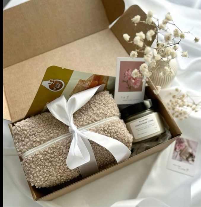 Подарункові бокси , секретні бокси