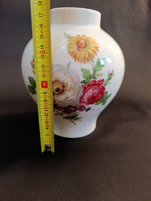 Wazon z porcelanę niemieckiej marki Kaiser