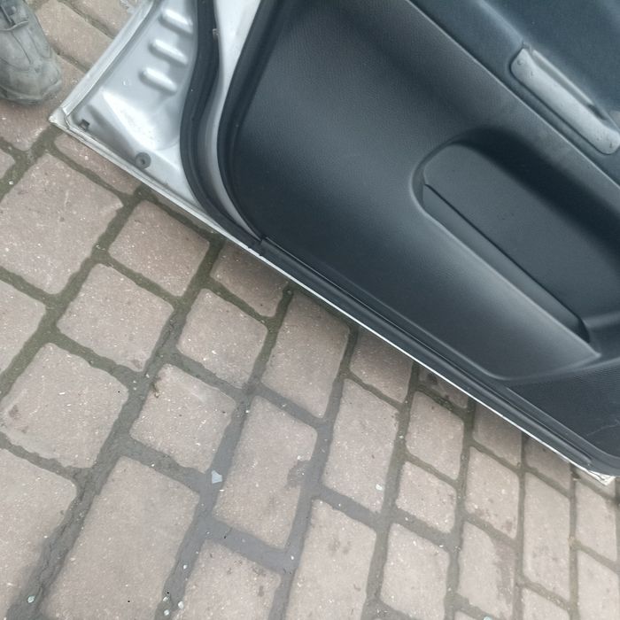 Двері R  L useМітсубісі ланцер 9