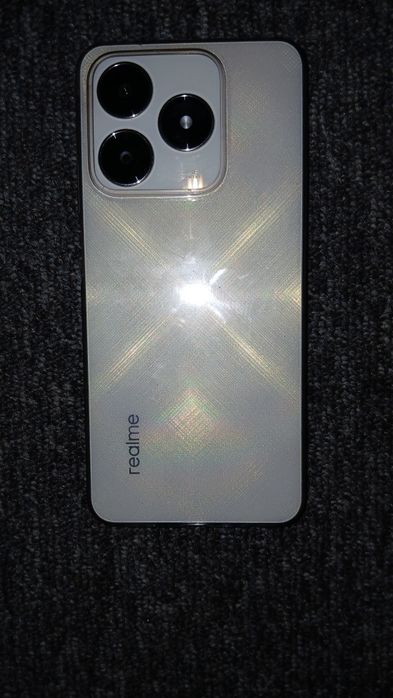 Продам телефон realme C61.