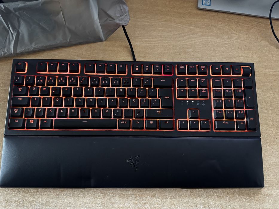 Razer Ornata V2 PT - COMO NOVO