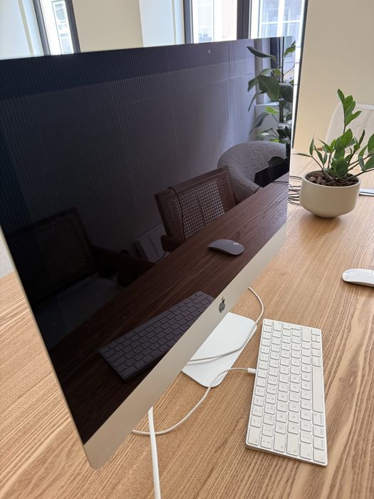 iMac 27” Retina 5K (2020) — Excelente Estado