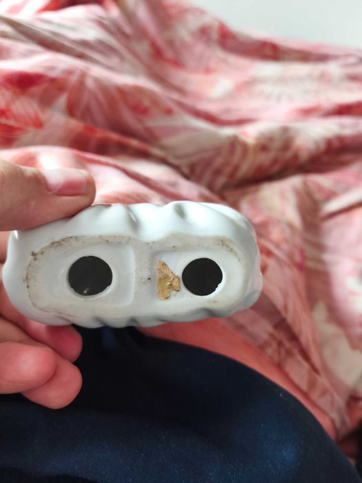 Linda peça em porcelana no formato de bolsa