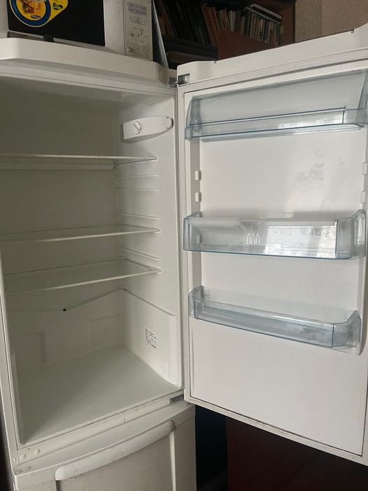 Продам холодильник Electrolux ENB 34000 W8