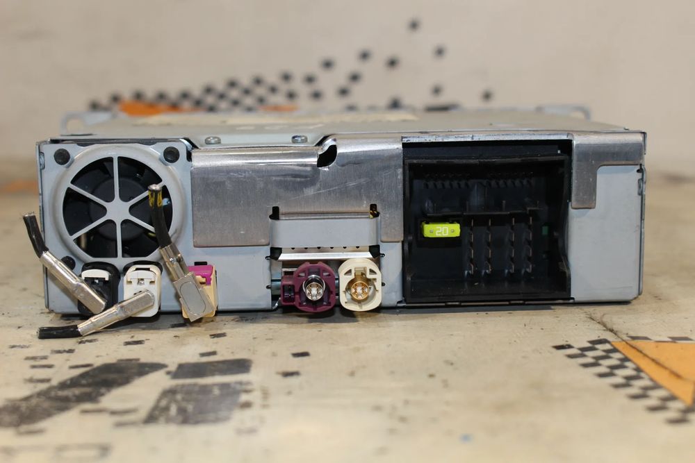 Rádio / auto-rádio BMW 1 (F20)