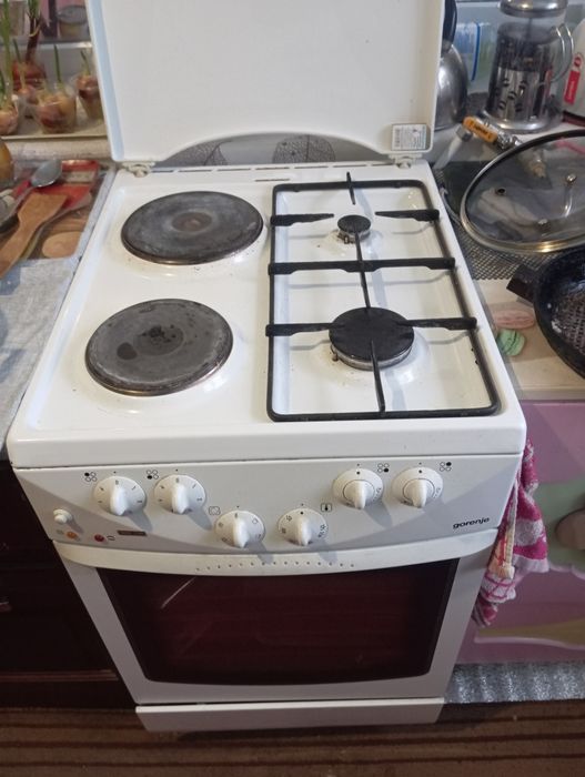 Продам комбинированную газовую електро печку  в хорошем состоянии