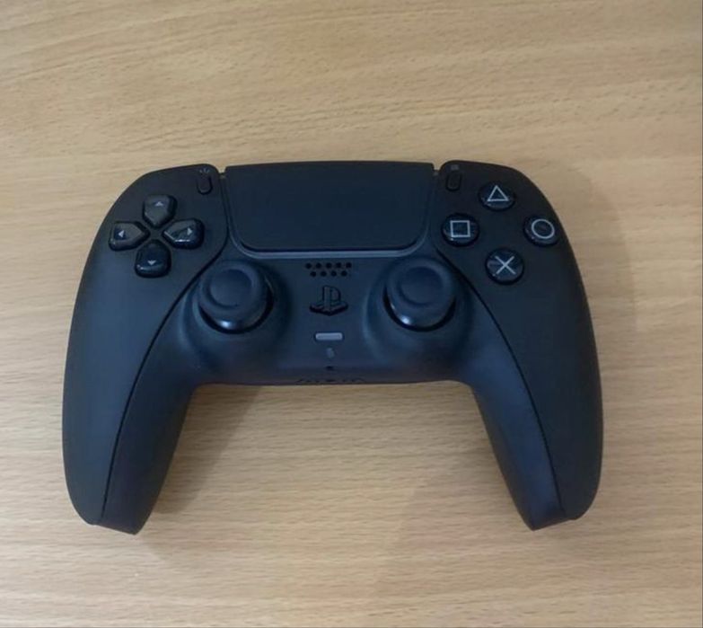 PS5 controller black, 1 week old