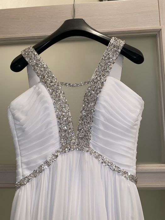 Продам неймовірно гарну білу сукню на весілля або випускний вечір