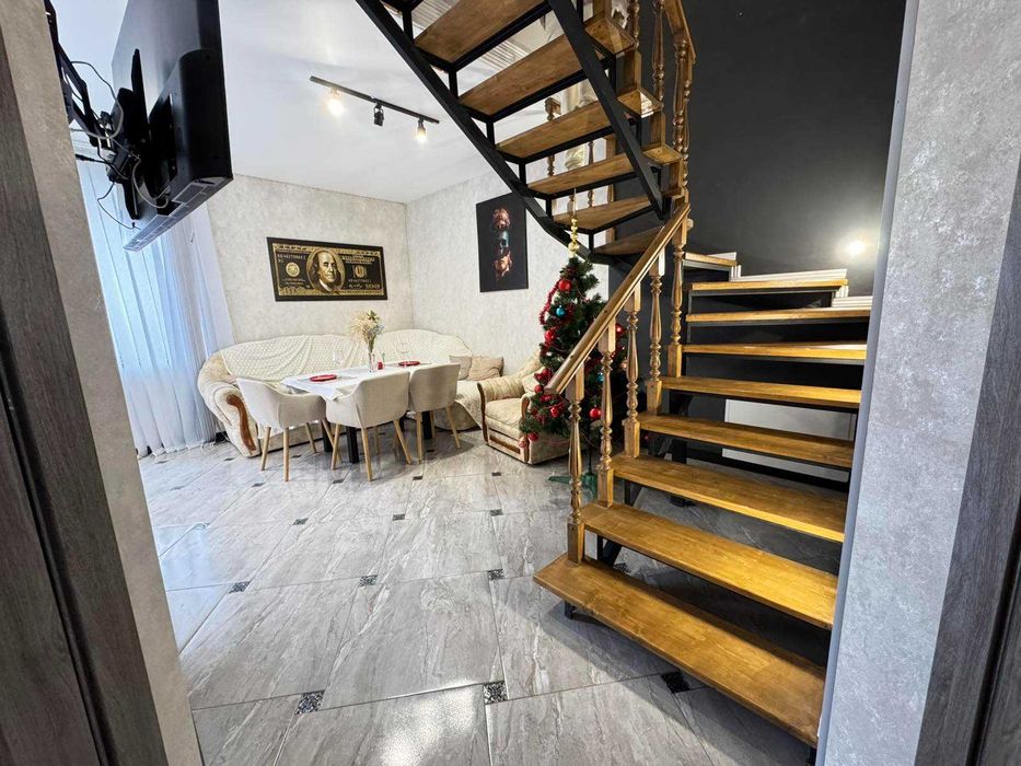 Продаж сучасного таунхауса з готовим ремонтом