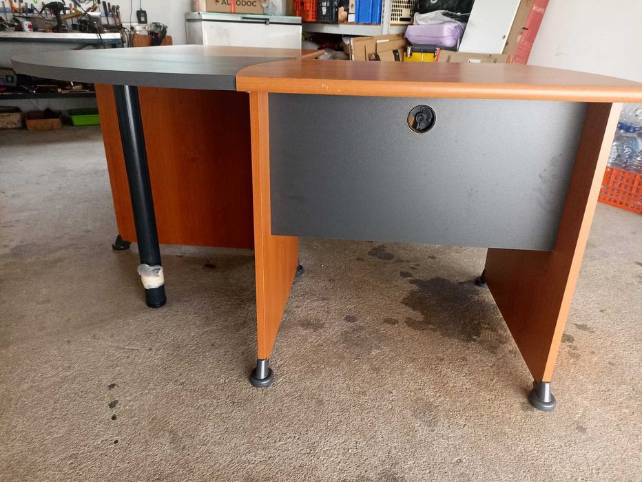 Secretária com Canto e Bloco de Gavetas