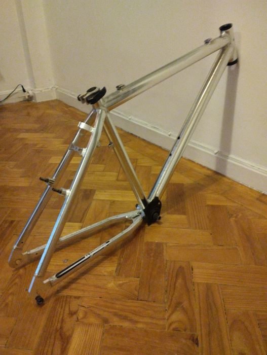 Quadro de bicicleta em alumínio