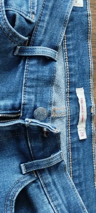 Spodnie Levi's w 28 l 32 stan BARDZO DOBRY