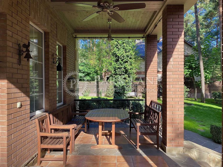 Романков. 430 м.кв. 50 соток земли.