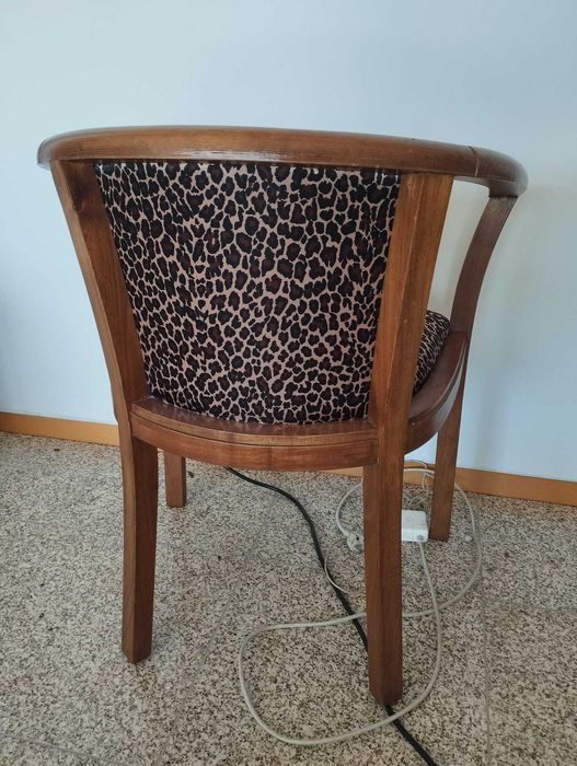 Poltrona com estofo novo