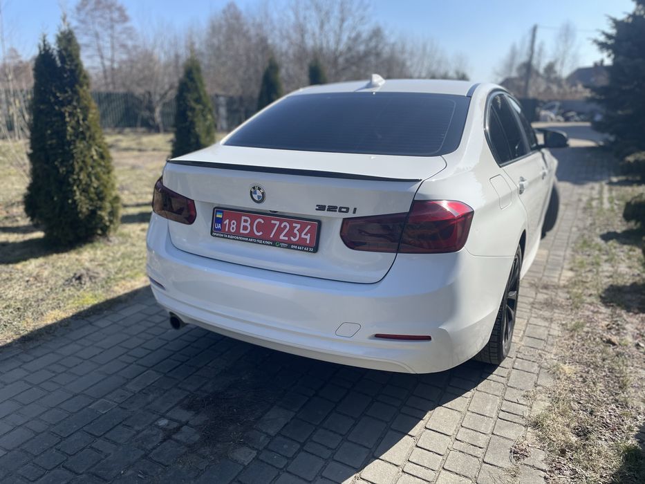 BMW 320I 2018 року