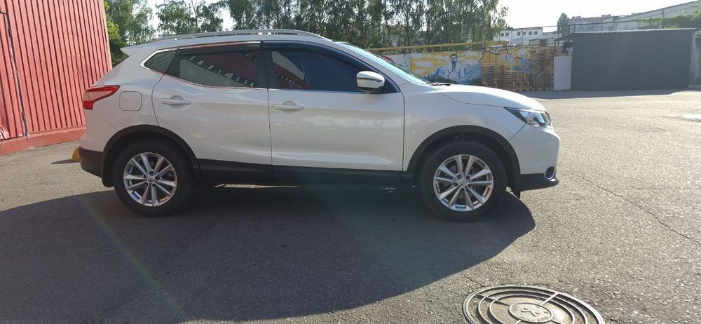 Nissan Qashqai. .