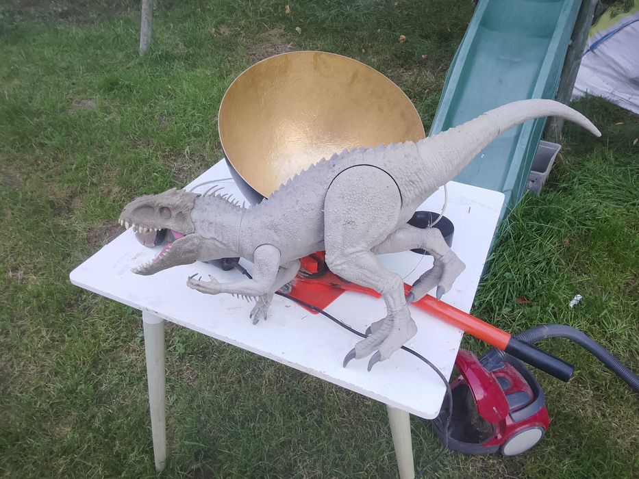Zabawka dinozaur