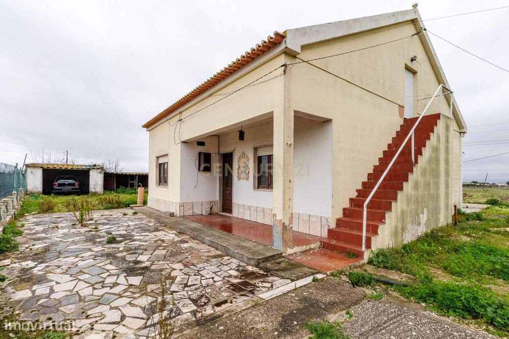 Moradia T2 para renovação | Lote 1.000 m² | São Francisco, Alcochete |