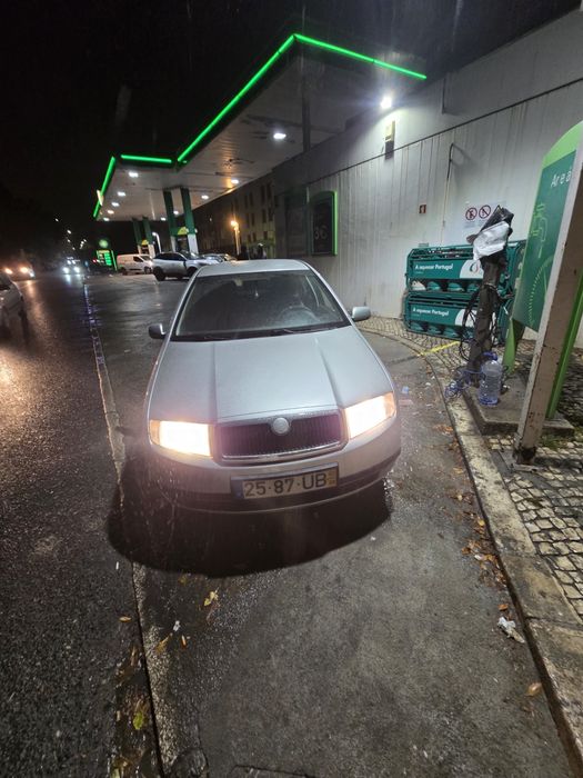 Skoda fabia 1.400 gasolina — photo 4