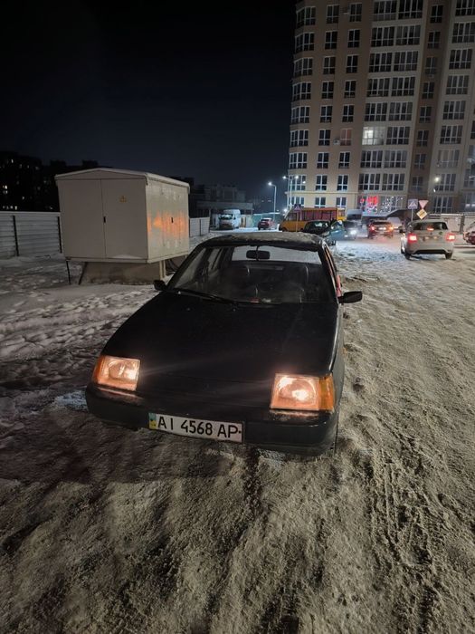 Продам  славутку на бойовому ходу ,  їздить кожен день  , мотор працює ровно без нарікань  нові броні провода нова катушка запалювання  було багато що зроблено по машині  продаю бо придбав іншу автівку  чим треба займатись це поставити глушник  бо відірвався на сугробі і заді літня резина спереду нова зимня
Возможен обмен теж щось на инжектор