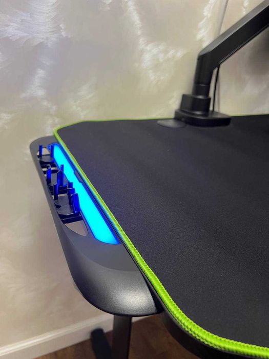 Геймерський стіл Gamemax D140 Carbon-RGB