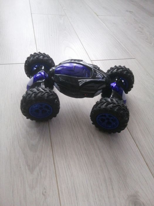 Машинка на пульте управления